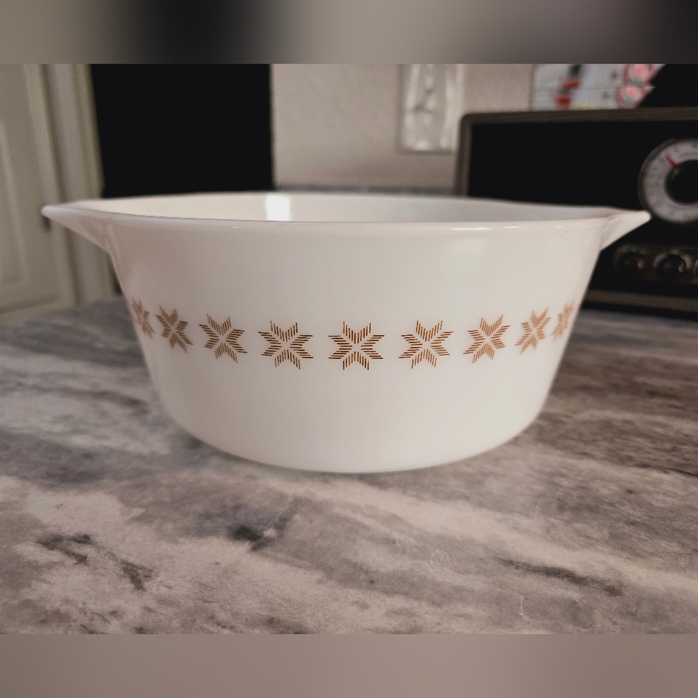 Vintage Pyrex Town and Country Casserole Dish #475-B 2 1/2. Qt